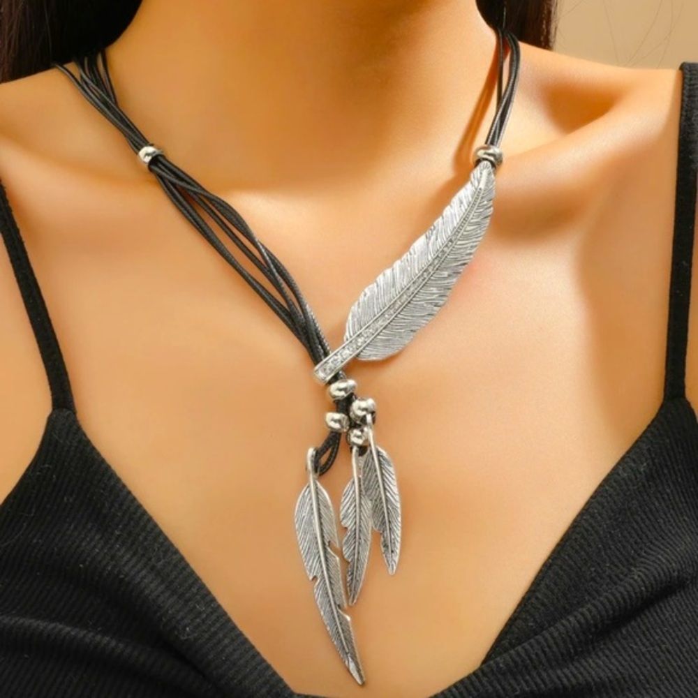 Bohemian Summer Western Feather Charm Medallion Cord Statement Necklace Choker
